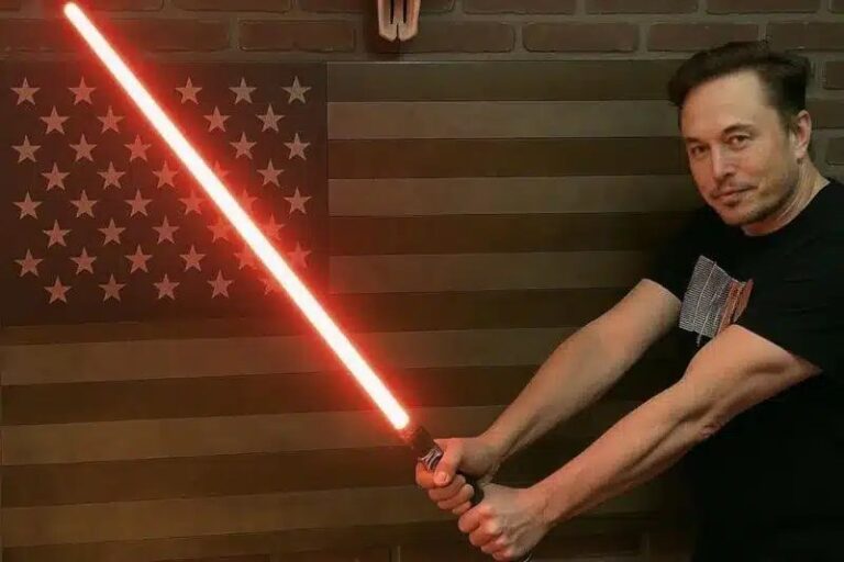 Илон Маск угрожал Apple «мгновенным» иском о снижении рейтинга Grok в App Store