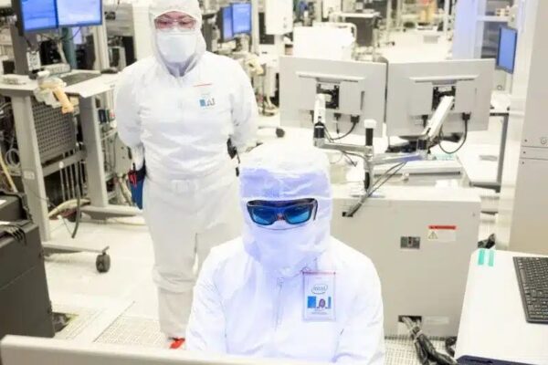 Китай резко увеличивает стоимость производственного оборудования, но общие инвестиции в промышленность снизились