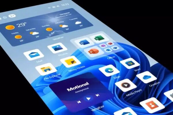 Windows Phone вернулся? Microsoft Патентный складной смартфон с подставкой