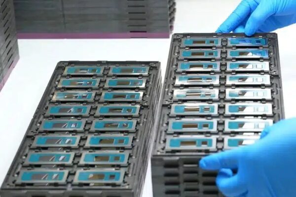 Intel намерена лицензировать свои стеклянные подушки от внешних производителей чипсов