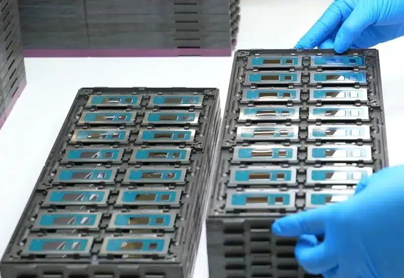 Intel намерена лицензировать свои стеклянные подушки от внешних производителей чипсов
