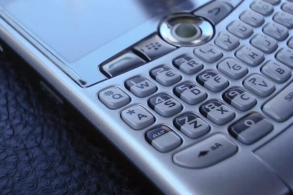 Кривая BlackBerry: Когда клавиатуры владели миром