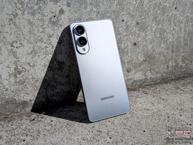 Samsung Galaxy S26 Edge получит меньшую батарею, чем ожидалось. Рабочее время может разочаровать