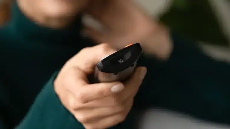 Почему большинство телевизионных пульт по -прежнему используют инфракрасные технологии?