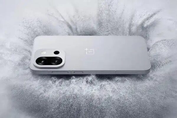 OnePlus 15 сертифицирован на 121 Вт над -зарядкой