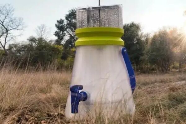 Портативное печатное устройство обеспечивает 6 литров питьевой воды в день