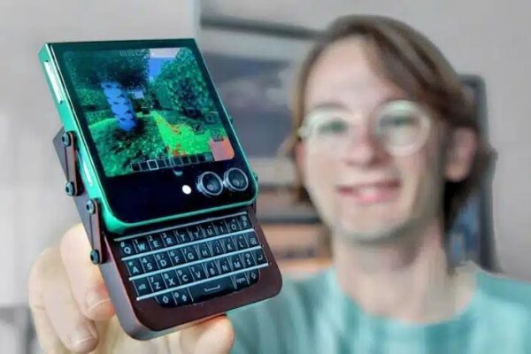 Современный стал Samsung Galaxy Flip в LIDER Mini-Telephon с физической клавиатурой