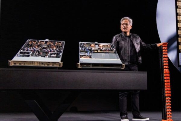 Китай буквально отстает от наносекунд США в области EI-CIP, по словам основателя NVIDIA