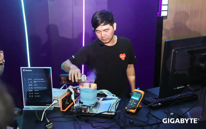 Hicookie появился на Gigabyte X870 Aorus Tachyon Ice Rocdessor Amd Ryzen 7 9800x3d для Amazing 7313 МГц