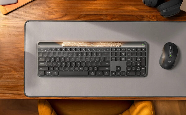 Logitech Signature Slim Solar+ представляет собой светло -зарядную клавиатуру. Интересное решение, которое не может быть заряжено