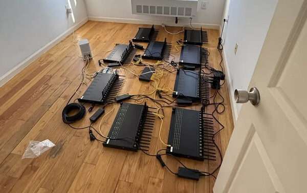 Секретная служба США нейтрализует угрозу телекоммуникаций. 100 000 сим -карт могут парализовать мобильную сеть в Нью -Йорке