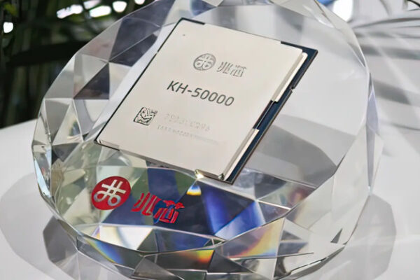 Чжаоксин KH-50000 официально в производстве. Первые фотографии матрицы показывают структуру чиповой пары с специальной системой ввода -вывода/вывода