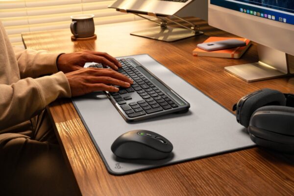 Новая клавиатура Logitech Signature Slim Solar+ K980 работает до 4 месяцев без загрузки