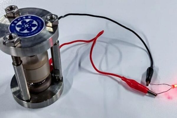 Китайские ученые создали совершенно новую ионную батарею, которая в 6 раз более мощнее, чем литий