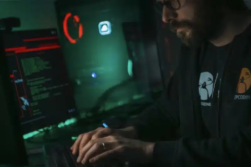 Хакеры проникли в сотни сетевых устройств Cisco в правительстве США