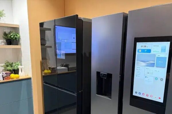 Холодильник Samsung Premium начнут демонстрировать рекламу - их владельцы никогда не согласились