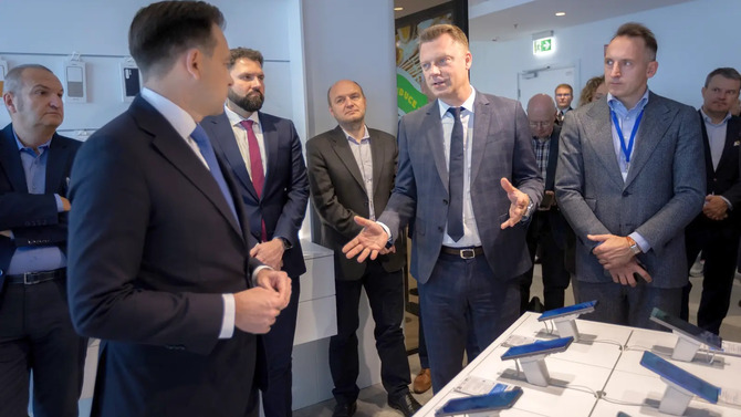 Центр бизнес-опыта Samsung открылся в Варшаве. Презентация B2B-экосистемы с Knox, DeX и The Wall на переднем крае