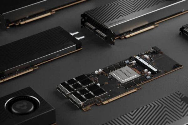 «Вы потертесь со скорости развития II»: Tenstorrent готовит доступные AI-хипсы, чье производство может даже участвовать в