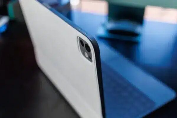 Складной iPad с 18-дюймовым гибким дисплеем появится на рынке не раньше 2029 года и будет стоить 3000 долларов.