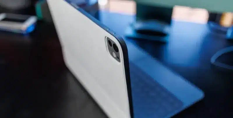 Складной iPad с 18-дюймовым гибким дисплеем появится на рынке не раньше 2029 года и будет стоить 3000 долларов.