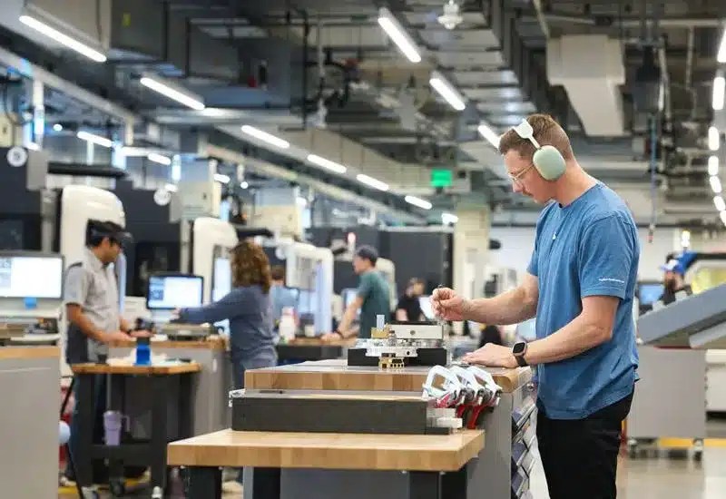 Apple начала поставлять серверы искусственного интеллекта с маркировкой «Сделано в США»