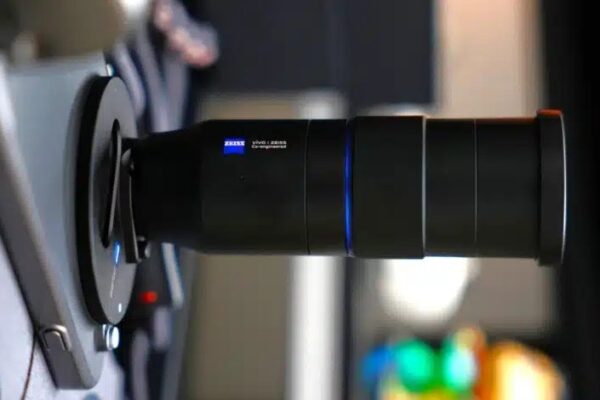 Видео распаковка Vivo X300 Pro показала съемную линзу и раскрывает спецификации камеры