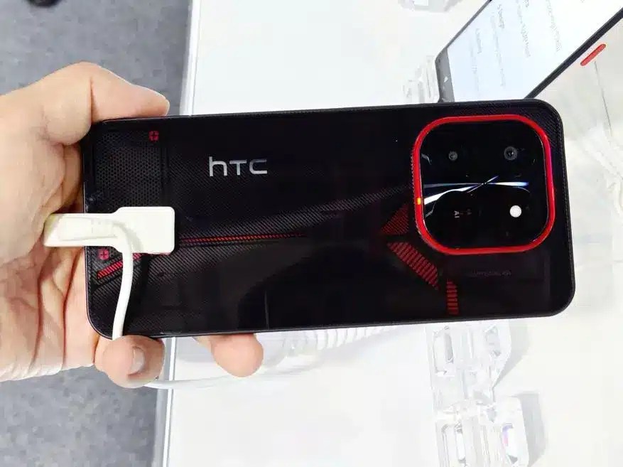 HTC продемонстрировала игровой смартфон Wildfire на выставке Dubai Expo