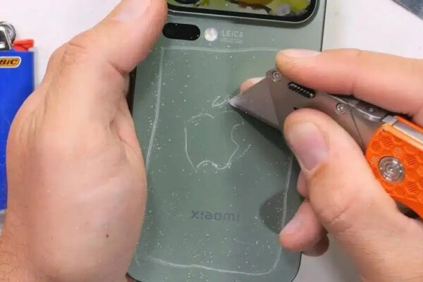 Xiaomi 17 Pro выдержал испытания на царапины и изгибы JerryRigEverything (видео)