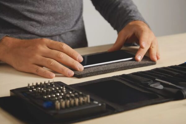 Apple запустила продажу комплектующих для всей серии iPhone 17