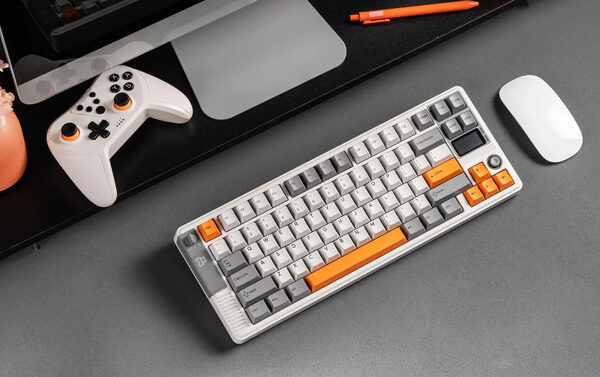 Epomaker RT85 — механическая клавиатура с экраном и аналоговым джойстиком. RGB, горячая замена и два переключателя на выбор