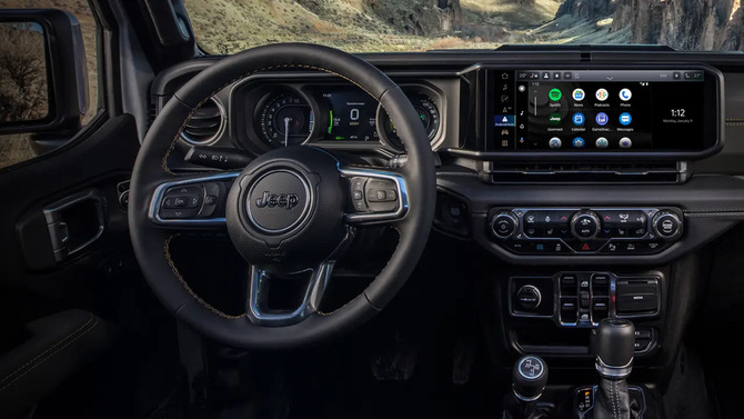Неисправное обновление Uconnect отключило гибридные модели Jeep Wrangler 4xe и Grand Cherokee 4xe.
