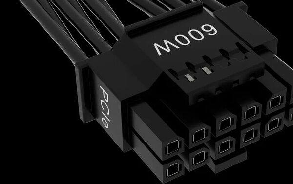 Служба поддержки Cooler Master посоветовала клиенту... снять корпус разъема 12В-2х6. Это могло закончиться катастрофой