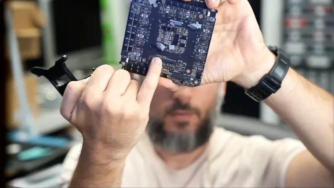 У NVIDIA GeForce RTX 5090 Founders Edition серьезная проблема с дизайном. Популярный ютубер советует не покупать эту систему