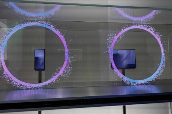 Samsung показала тройной складной смартфон. Его доступность будет очень ограничена.