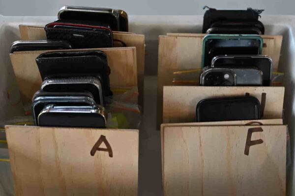 Телефоны в шкафчике, внимание на доске. Что показал двухлетний эксперимент австралийских школ