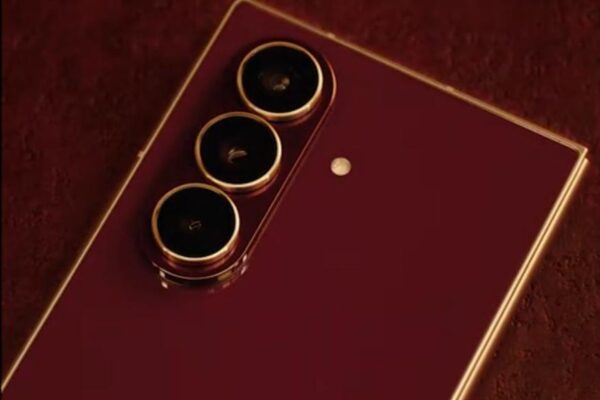 Складной смартфон Samsung W26 теперь продается за пределами Китая