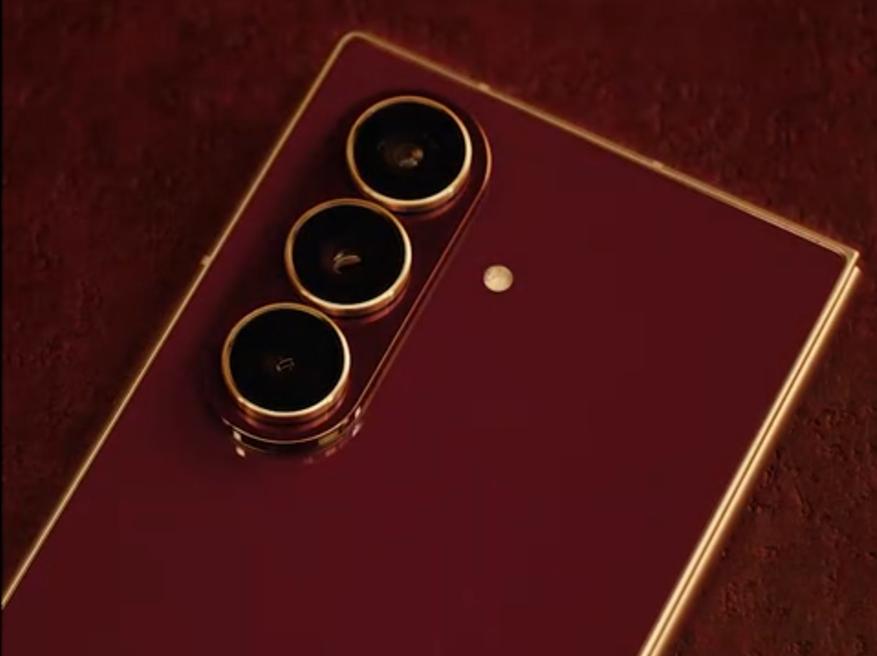 Складной смартфон Samsung W26 теперь продается за пределами Китая