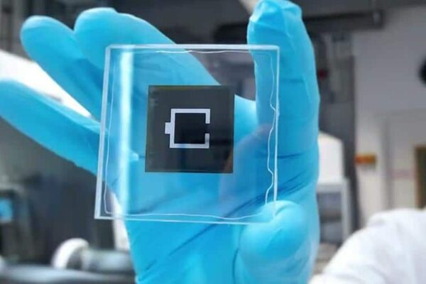 Зарегистрированная трехпереходная фотоэлектрическая клетка создана из перовита и кремния.