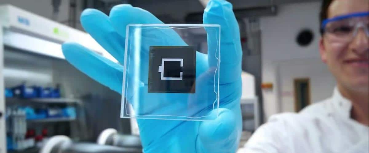 Зарегистрированная трехпереходная фотоэлектрическая клетка создана из перовита и кремния.