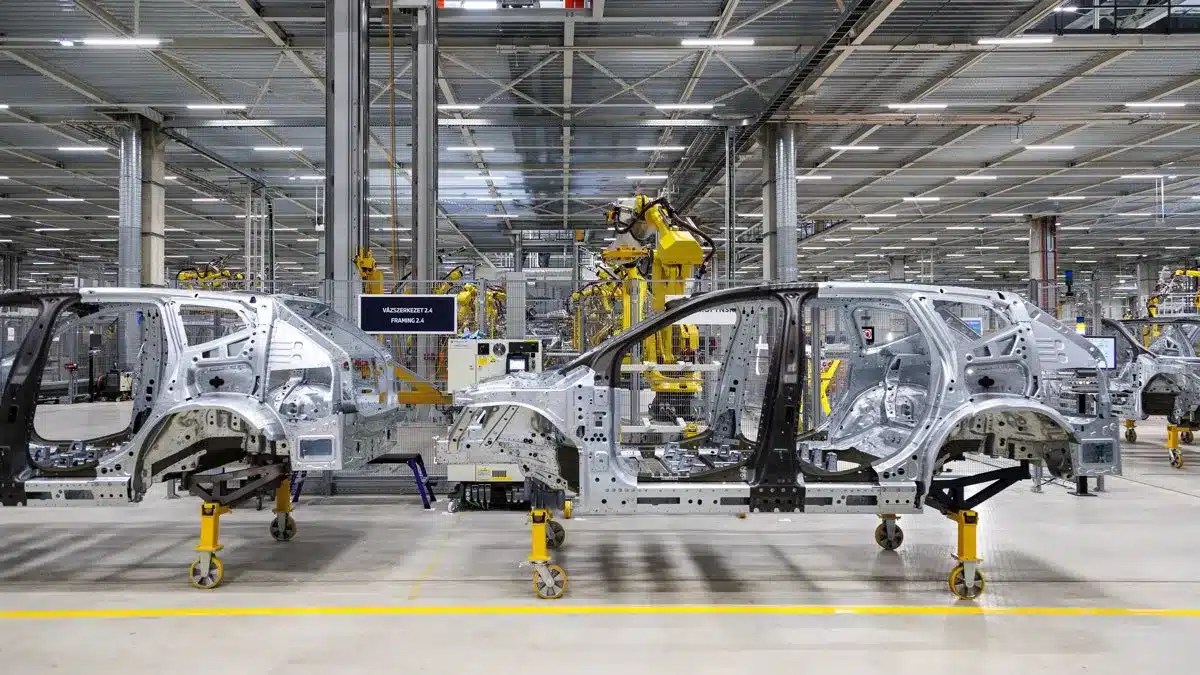 BMW, Volkswagen, Honda и Ford прогнозируют нехватку чипов из-за национализации Nexperia