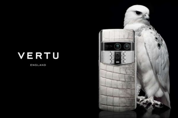 Легендарная компания Vertu представила смартфон Agent Q, который будет доступен только в одном магазине по всему миру.