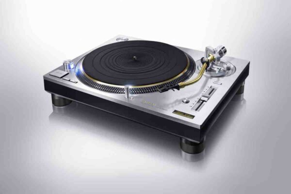Technics представляет ограниченную версию Master Edition легендарного SL-1200 — проигрывателя, превратившего винил в культ.