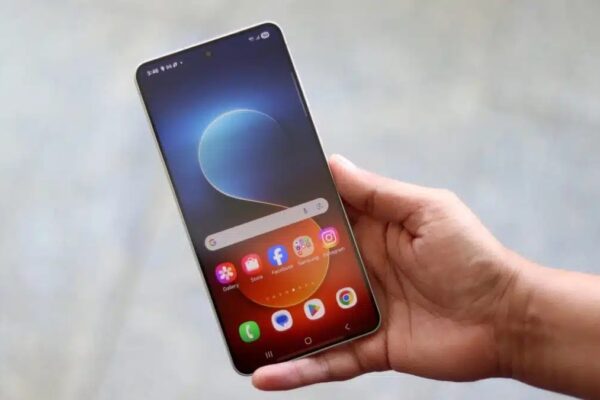 Samsung исправила ошибку с «зависанием» динамических обоев в оболочке One UI 8.0: обновление теперь доступно