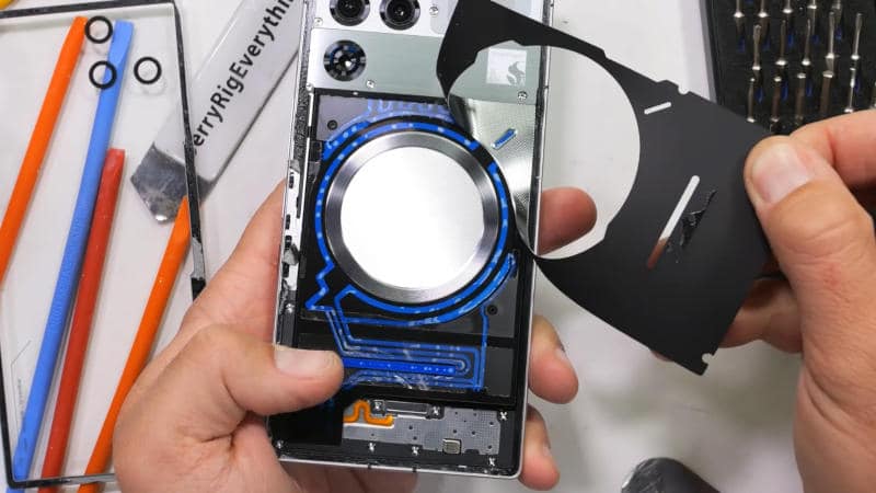 Так выглядит система жидкостного охлаждения «самого мощного в мире смартфона» RedMagic 11 Pro