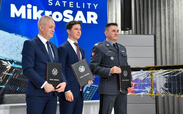 В космос летят три польских военных наноспутника PIAST и первый спутник MikroSAR. Это только начало