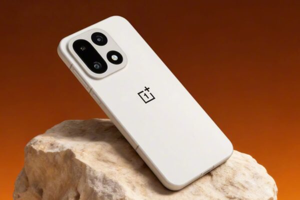 OnePlus 15 выйдет на мировой рынок 13 ноября.