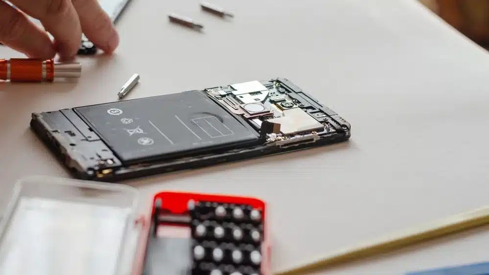 Эксперт рассказал, каково пользоваться телефоном с аккумулятором емкостью 7500 мАч