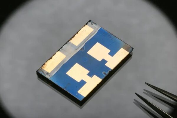 Ученые разработали защитный слой для солнечных батарей с эффективностью 27%