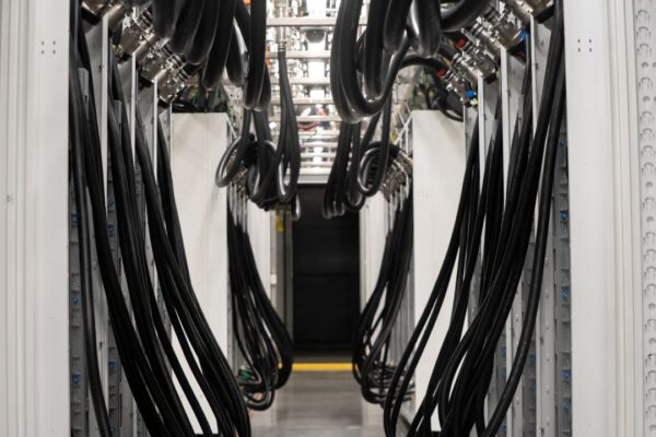 Сотни тысяч графических процессоров в одной сети. Microsoft запускает Fairwater, «суперфабрику по обучению искусственного интеллекта» планетарного масштаба