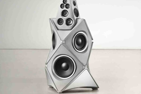 B&O выпустила колонки Beolab 90 Titan Edition с 18 динамиками и невероятной мощностью 8200 Вт.